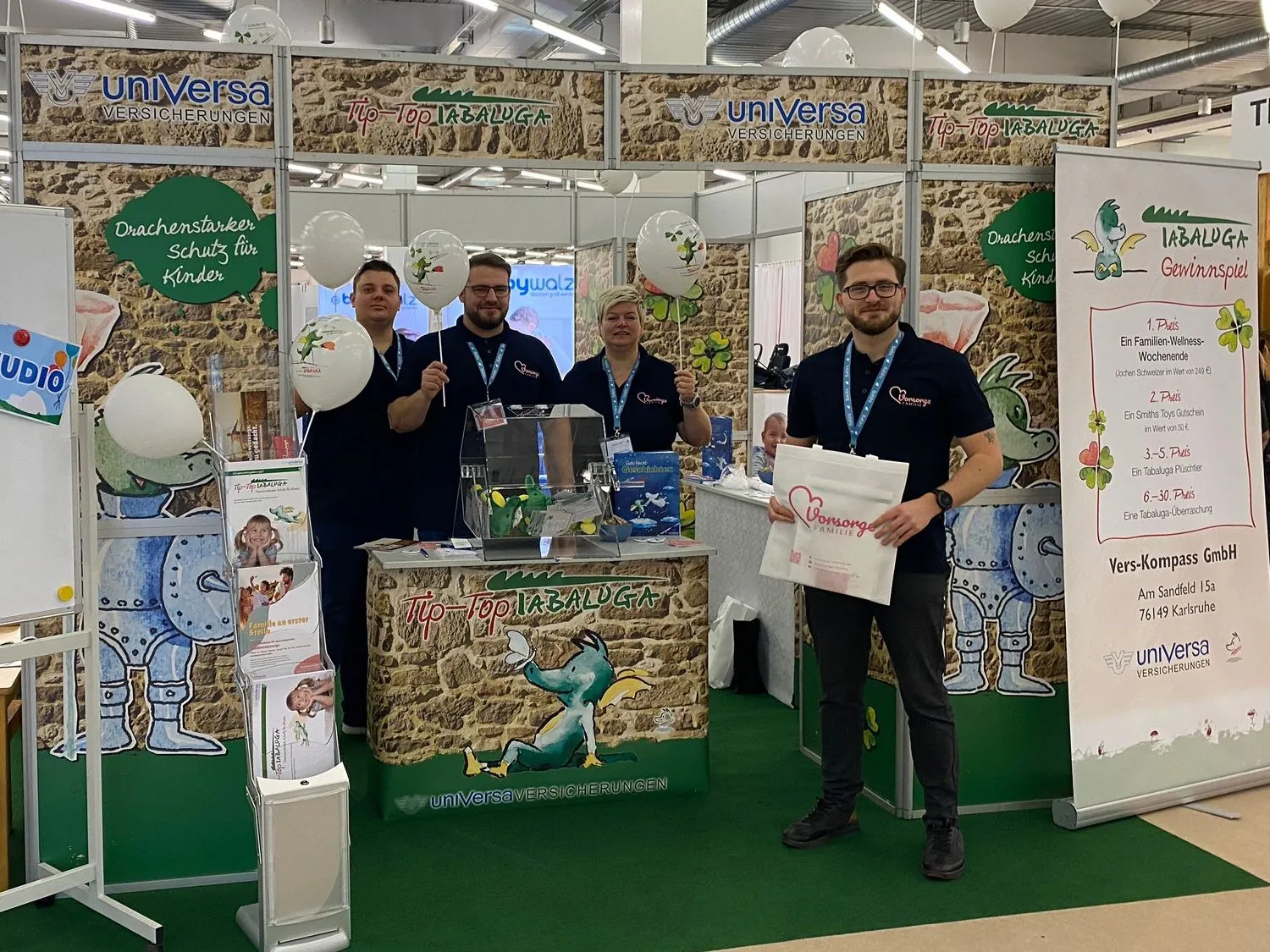 Das Team von Vorsorge Familie an seinem Messestand